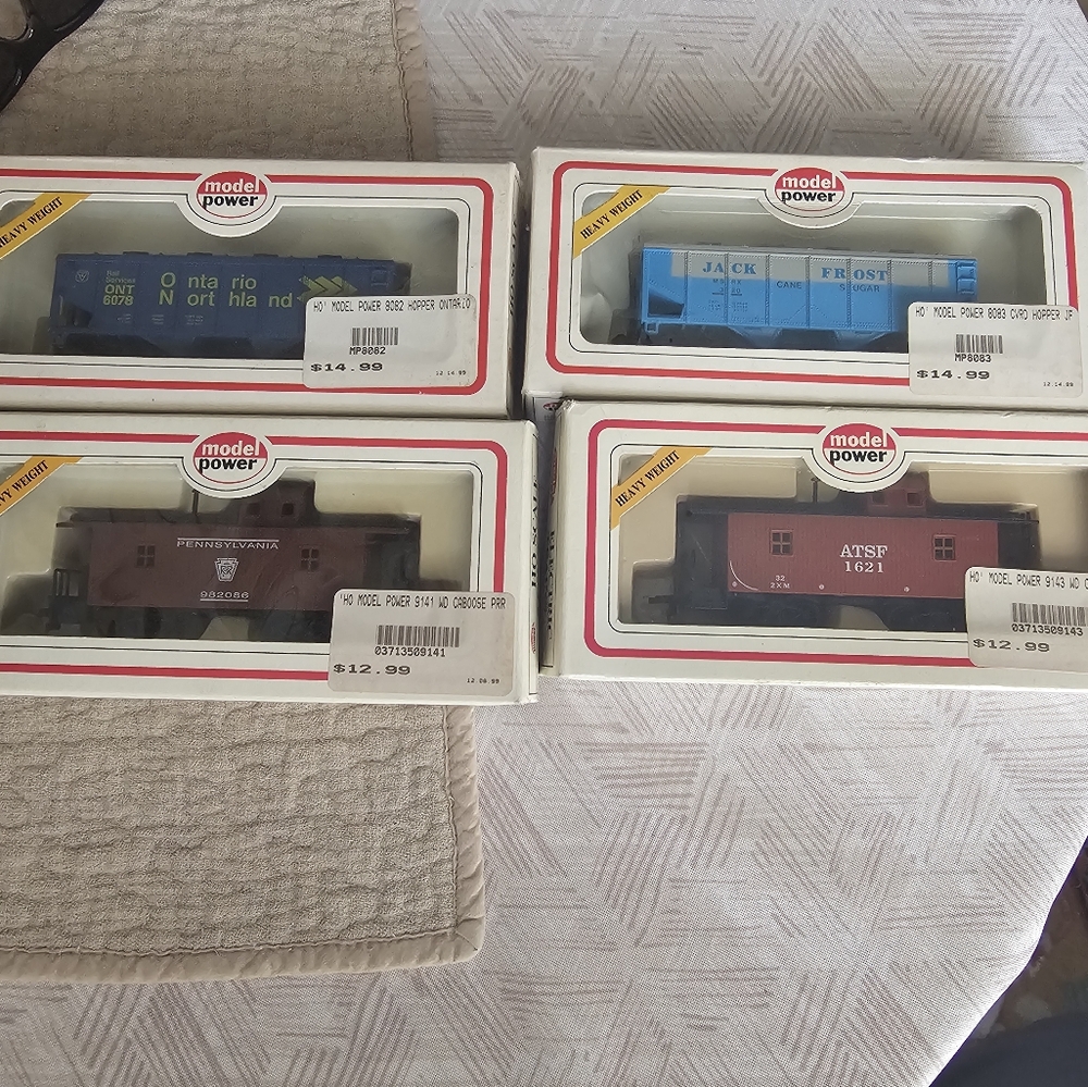 MODEL POWER HO TRAIN LOT